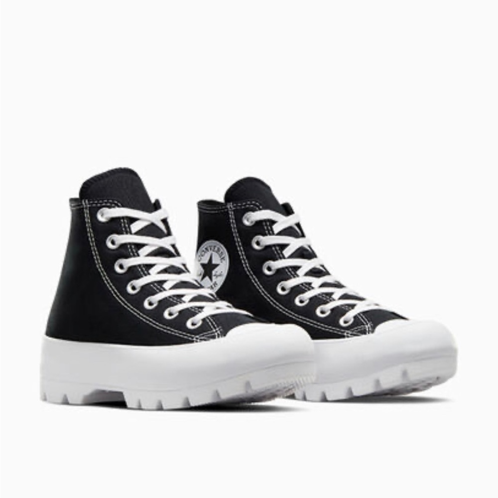 Converse Chuck Taylor All Star Lugged
HIGH TOP size 8.5